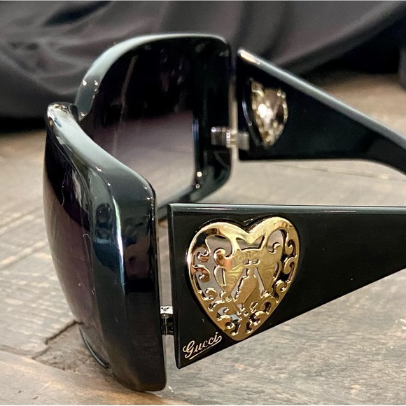 Gucci Sunglasses with case. Y2K. Black. VGC. Black with logo on temple - Picture 1 of 12